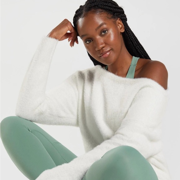 WHITNEY OVERSIZED EYELASH KNIT SWEATER | Gymshark - Picture 2 of 2